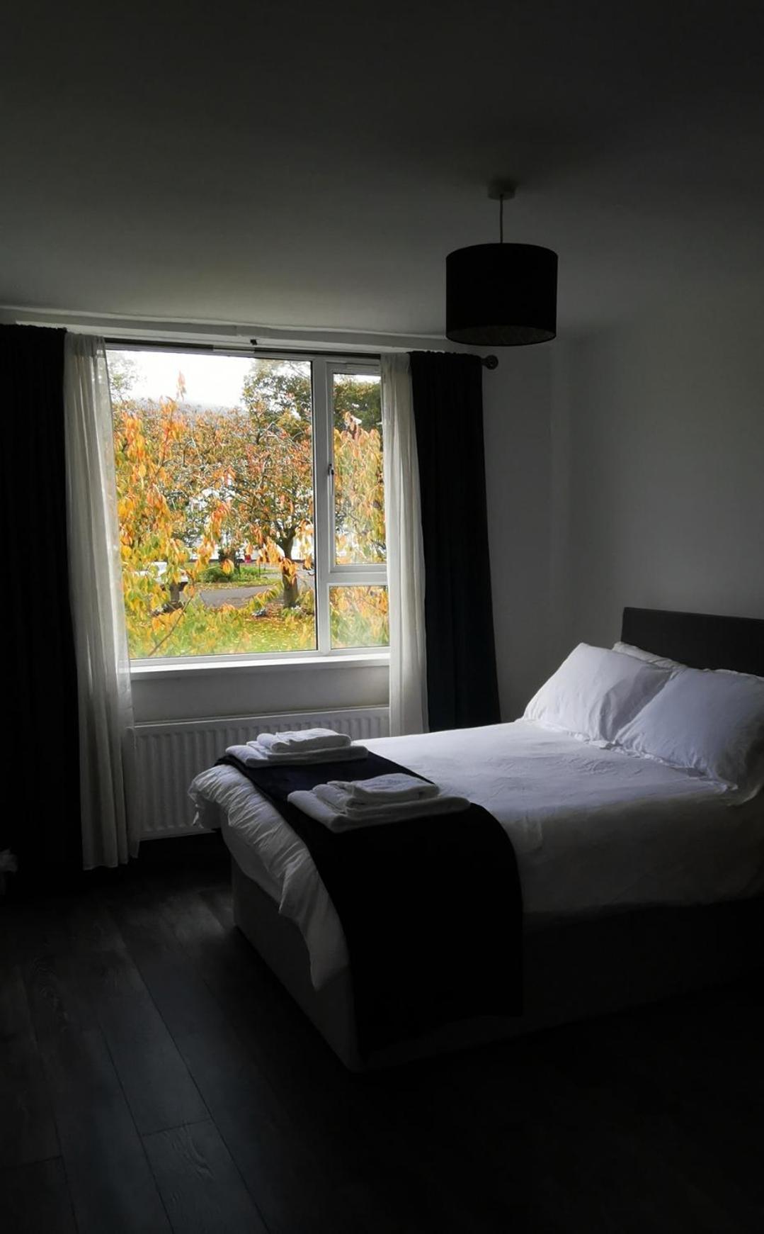Entire 1 Bed Spacious Apartment, Private Balcony & Study Room Near City Whitehouse  Esterno foto