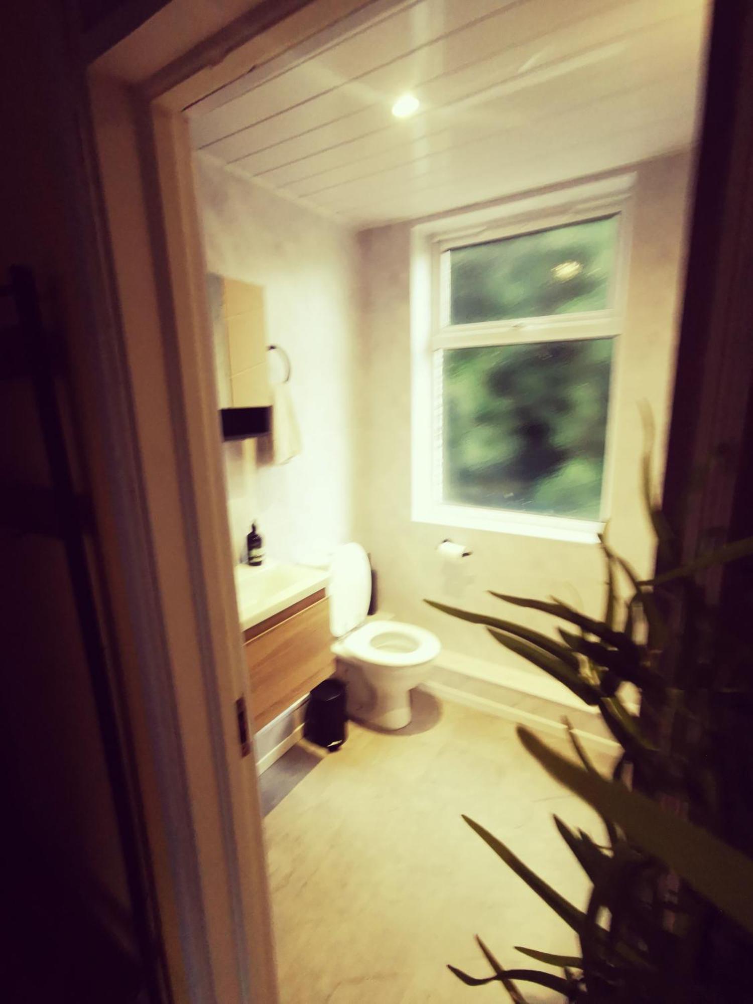 Entire 1 Bed Spacious Apartment, Private Balcony & Study Room Near City Whitehouse  Esterno foto